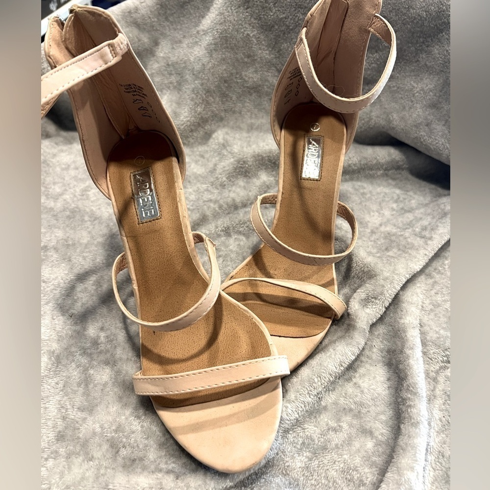 Strapped sandal  heels